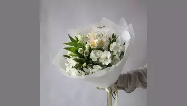 Изображение товара Букет из 5 белых альстромерий FMART by flowwow