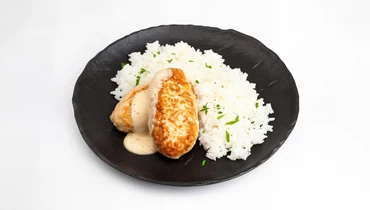 Изображение товара Бабушкины котлеты в сливочно-перечном соусе с отварным рисом