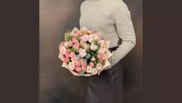 Изображение товара Монобукет из Кустовой пионовиднойрозы Бомбастик 15 шт FMART by flowwow