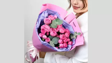 Авторский букет «Жизель» из&nbsp;розовых кустовых роз и&nbsp;эвкалипта FMART by flowwow