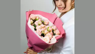 Букет "Элегантное признание" из&nbsp;9 кустовых роз FMART by flowwow