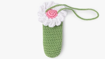 Вязаный брелок для&nbsp;помады "Ромашка"