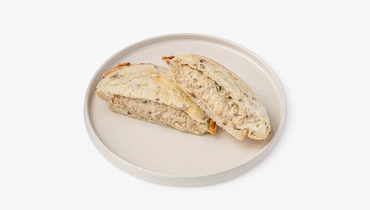 Покет-сэндвич с&nbsp;тунцом и&nbsp;яйцом на&nbsp;хлебе с&nbsp;семечками