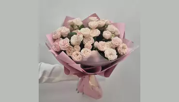 Нежный букет из&nbsp;кремовых кустовых роз "Любимой" FMART by flowwow