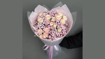 Букет нежных роз и&nbsp;гипсофилы FMART by flowwow