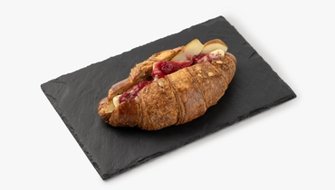 Изображение товара Круассан с печеной грушей и сыром с плесенью