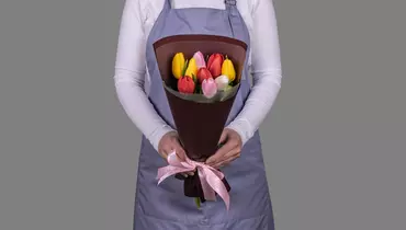 Букет из&nbsp;9 тюльпанов микс стандарт в&nbsp;оформлении