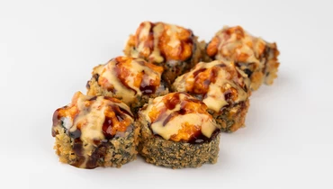 Изображение товара Темпура-ролл с шапочкой из лосося - вкусное японское блюдо