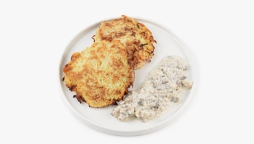 Картофельные драники с&nbsp;курицей и&nbsp;грибами в&nbsp;сливочном соусе