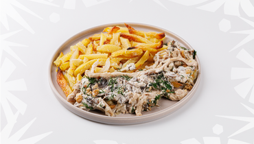 Картофель жареный со свининой и грибами в сметанном соусе