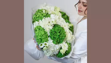 Изображение товара Авторский букет из белых и зелёных гортензий и лизиантуса "Нежность природы" FMART by flowwow