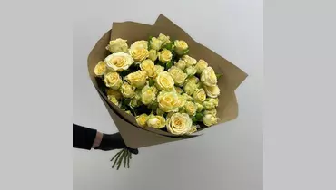 Букет кустовых роз Salinero 11 шт. в&nbsp;крафте