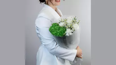 Авторский букет с&nbsp;гортензией, гвоздикой,французской и&nbsp;пионовидной розой "Вальс цветов" FMART by flowwow