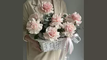 Корзина с&nbsp;розами и&nbsp;эвкалиптом #233 FMART by flowwow