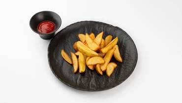 Изображение товара Картофельные дольки с кетчупом - хрустящее и ароматное блюдо 190 рублей