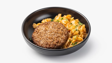 Капуста тушёная с&nbsp;котлетой растительной и&nbsp;петрушкой