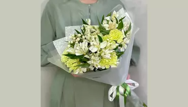 Изображение товара Букетик Белая лагуна с альстромерией и гвоздикой FMART by flowwow