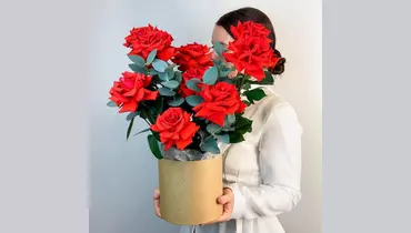 Композиция в&nbsp;коробке с&nbsp;французской розой "Пламя страсти" FMART by flowwow