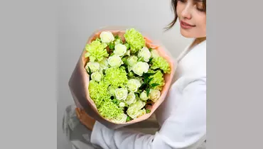 Авторский букет с&nbsp;диантусом и&nbsp;кустовой розой "Летний день" FMART by flowwow