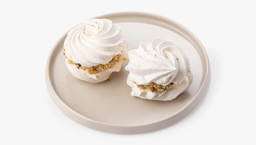 Изображение товара Пирожное Безе с кремом и курагой 2 шт воздушный десерт