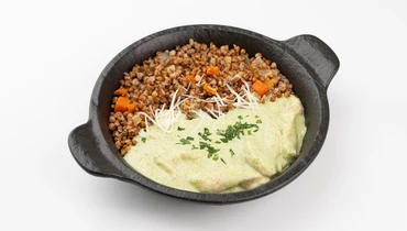 Изображение товара Индейка в соусе брокколи с гречкой и овощами