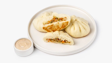 Бао с&nbsp;крабовыми палочками и&nbsp;имбирно-кунжутным соусом