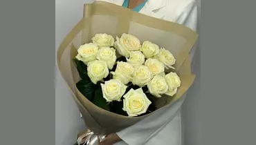 Изображение товара Букет из 15 белых роз премиум класса FMART by flowwow