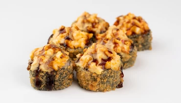 Изображение товара Темпура-ролл с крабовым сурими и острым соусом 385 рублей