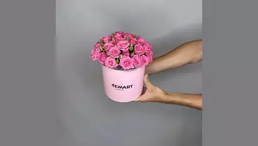 Изображение товара Коробочка из малиновых кустовых роз FMART by flowwow