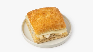 Изображение товара Чиабатта с курицей, грибами и моцареллой - вкусный сэндвич