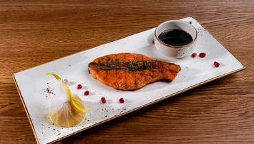 Стейк из&nbsp;кижуча на&nbsp;углях