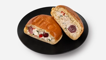 Изображение товара Салато-бургер с курицей, сыром фета и виноградом