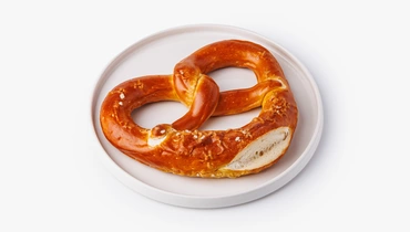 Брецель на сливочном масле с морской солью. Пекарня