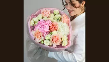 Авторский букет «Элегия» с&nbsp;кустовой розой и&nbsp;гортензией FMART by flowwow