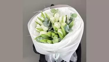 Букет белоснежных тюльпанов с&nbsp;эвкалиптом FMART by flowwow