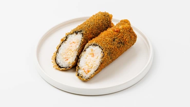 Ролл темпура с крабовым мясом (имитация) и сырным соусом