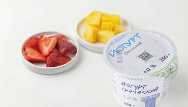 Йогурт со свежими фруктами: ананас и&nbsp;клубника