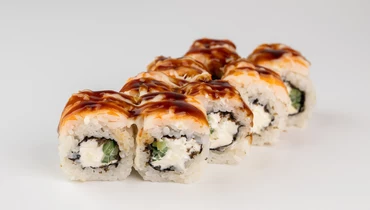 Изображение товара Запеченный ролл Креветка с пармезаном - свежий морской вкус и запеченная итальянская нотка