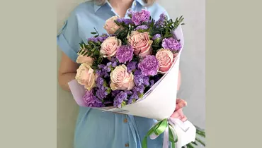 Изображение товара Авторский букет Лавандовое утро FMART by flowwow из роз, гвоздики и зелени