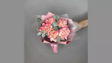 Букет из&nbsp;французких роз с&nbsp;эвкалиптом FMART by flowwow