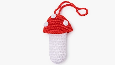 Вязаный брелок для&nbsp;помады "Гриб"