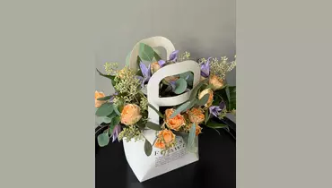 Композиция "Пробуждение с&nbsp;клематисом и&nbsp;пионовидной розой" FMART by flowwow