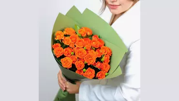 Монобукет из&nbsp;9 оранжевых кустовых роз сорта Бэби FMART by flowwow