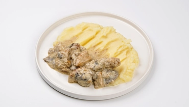 Бефстроганов из курицы с картофельным пюре