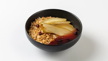 Гранола с печёной грушей и вишнёвым вареньем