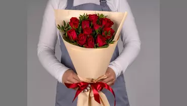 Букет роз с зеленью "Душевно тепло - М"