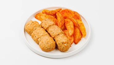 Чевапчичи куриные с картофельными дольками