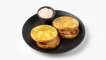 Драники картофельные с&nbsp;омлетом, ветчиной и&nbsp;сыром