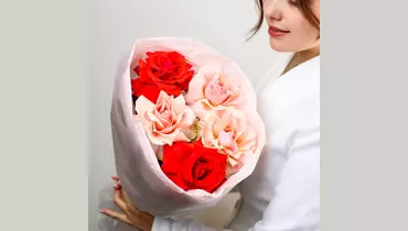 Милый букет из&nbsp;5 французских роз Нина и&nbsp;Фруттета FMART by flowwow