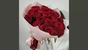 Очаровательный букет из&nbsp;красных роз "Поцелуй" FMART by flowwow